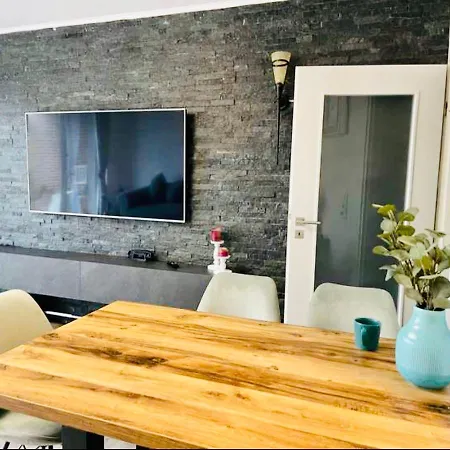 Ernesto Laatzen شقة